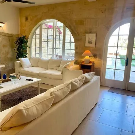 Unique Farmhouse-4 Double Bedroom, Quiet W/views Villa