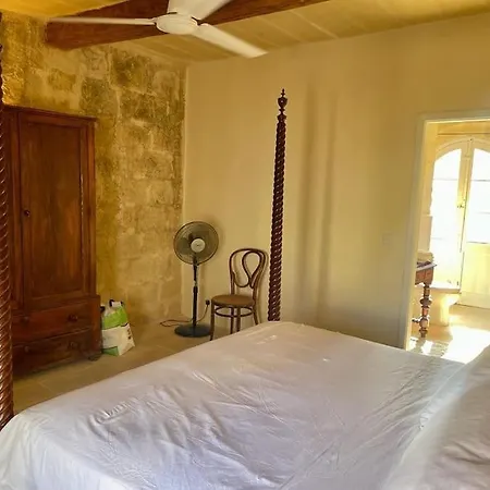 Villa Unique Farmhouse-4 Double Bedroom, Quiet W/views Għarb
