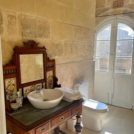 Unique Farmhouse-4 Double Bedroom, Quiet W/views Villa