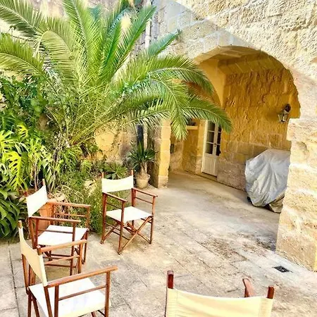 Unique Farmhouse-4 Double Bedroom, Quiet W/views Villa