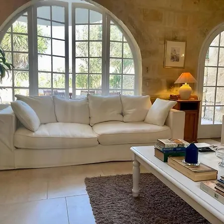 Villa Unique Farmhouse-4 Double Bedroom, Quiet W/views *