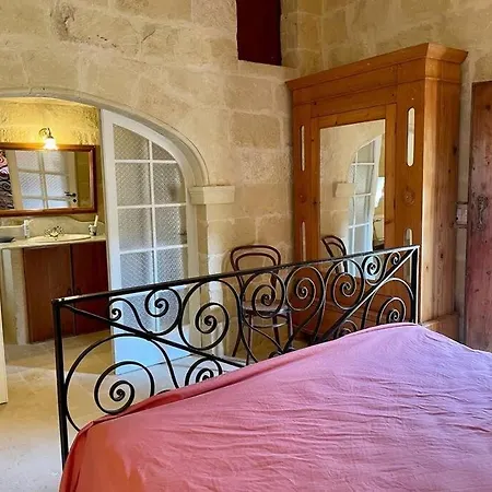 Unique Farmhouse-4 Double Bedroom, Quiet W/views Villa *