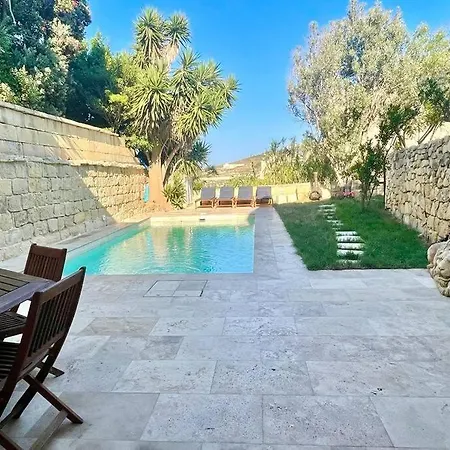 Unique Farmhouse-4 Double Bedroom, Quiet W/views Villa *