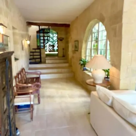 Unique Farmhouse-4 Double Bedroom, Quiet W/views