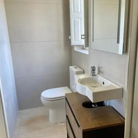 Unique Farmhouse-4 Double Bedroom, Quiet W/views Villa