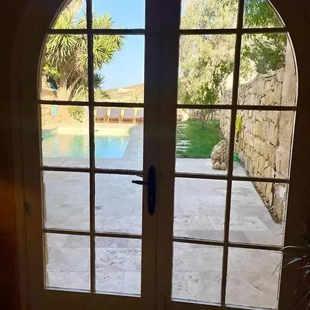 Unique Farmhouse-4 Double Bedroom, Quiet W/views Għarb