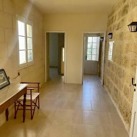 빌라 Unique Farmhouse-4 Double Bedroom, Quiet W/views 가르브