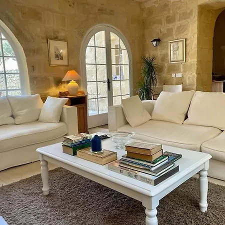 Unique Farmhouse-4 Double Bedroom, Quiet W/views Villa