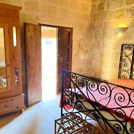 Unique Farmhouse-4 Double Bedroom, Quiet W/views Għarb