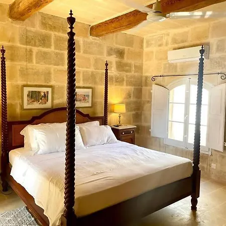 Villa Unique Farmhouse-4 Double Bedroom, Quiet W/views *