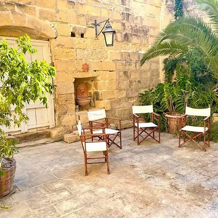 Unique Farmhouse-4 Double Bedroom, Quiet W/views 가르브